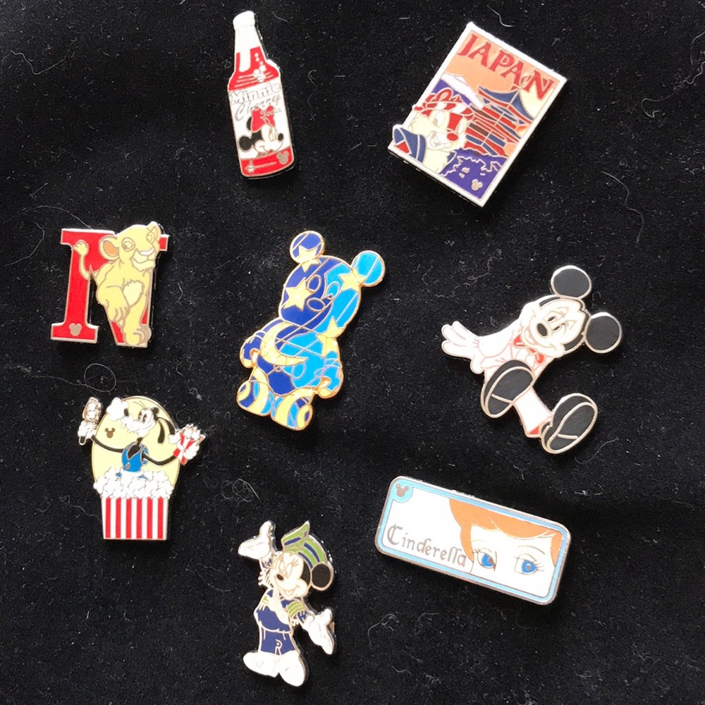 DISNEY PINS $4 EACH OR 7 FOR $20